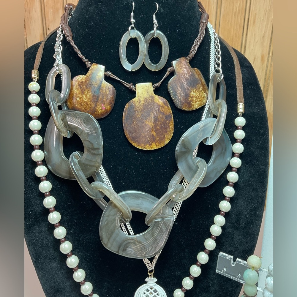 Jewelry Bundle #12 - Picture 5 of 7